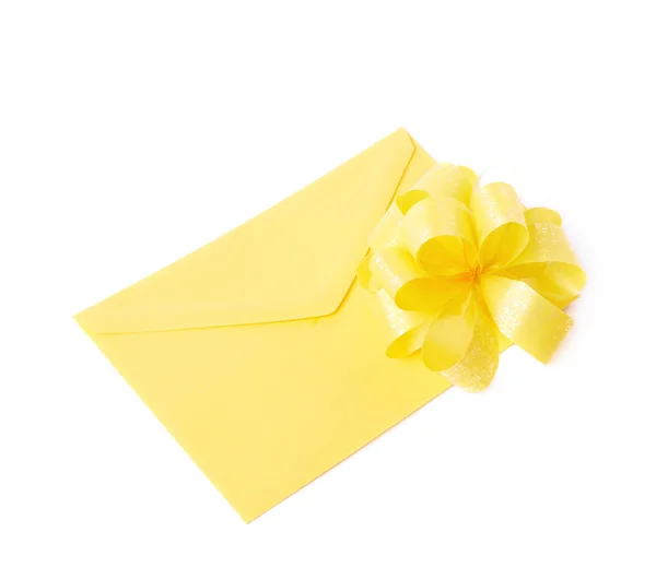 Papieren envelop, versierd met de boeg — Stockfoto