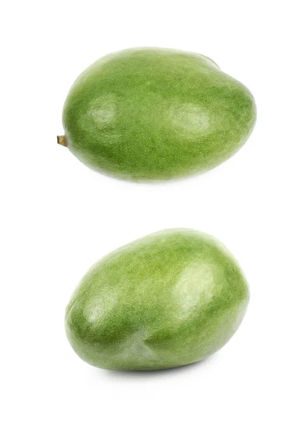 Mogen grön mango frukt isolerade — Stockfoto
