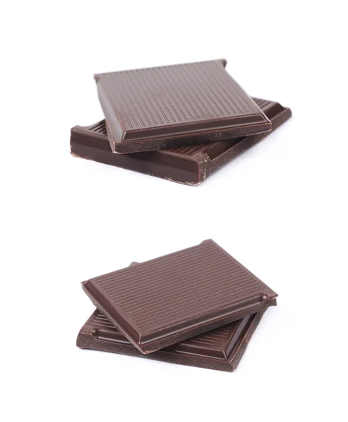 Dois pedaços de barras de chocolate isolados — Fotografia de Stock