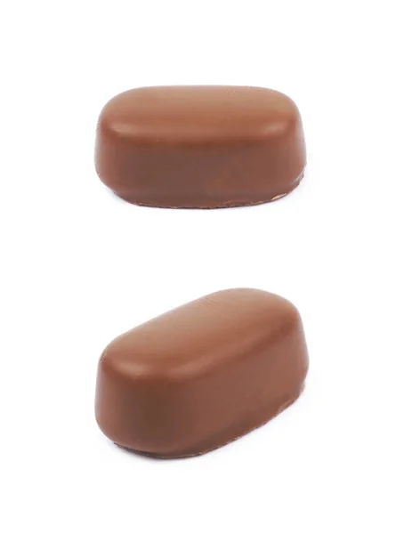 Schokolade beschichtete Toffee-Bonbons isoliert — Stockfoto