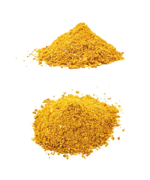 Högen av pulver curry krydda isolerade — Stockfoto