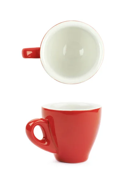 Крошечная красная чашка эспрессо изолирована — стоковое фото