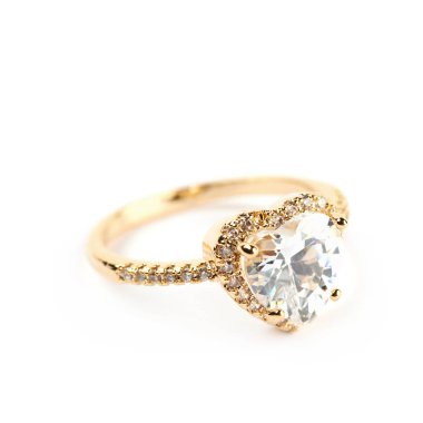 Taş izole bir gem ile altın yüzük