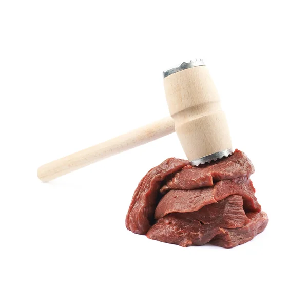 Carne tenderrizer sopra la fetta di carne — Foto Stock