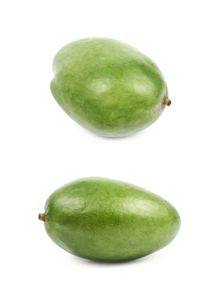Fruta de manga verde madura isolada — Fotografia de Stock