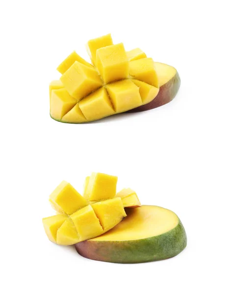 Fruta de mango cortada en rodajas y aislada — Foto de Stock