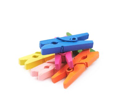 Ahşap clothespin izole yığını