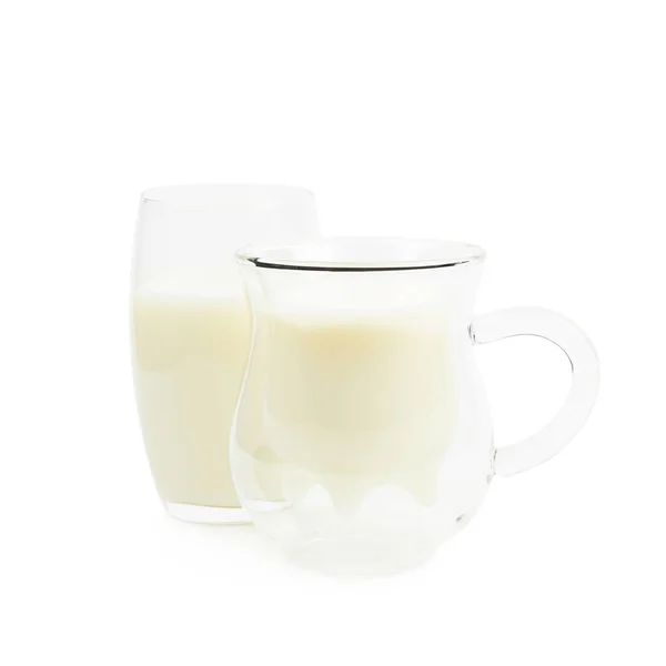 Deux verres de lait isolés — Photo