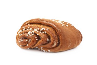 Tarçın rulo pasta çörek izole