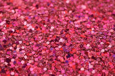 İle renkli payetler kaplı yüzey