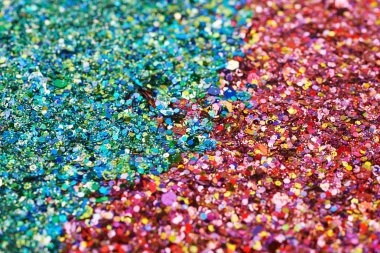 İle renkli payetler kaplı yüzey