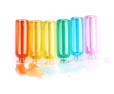 İzole küçük şişe şişe kümesi