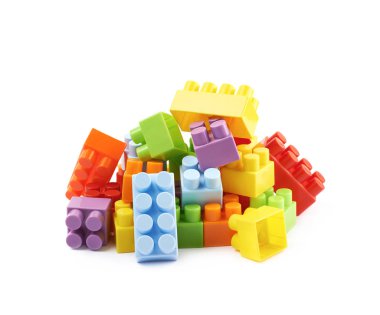 Birden çok oyuncak tuğla yığını