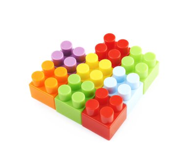 Kalp şekil oyuncak tuğla yaptı