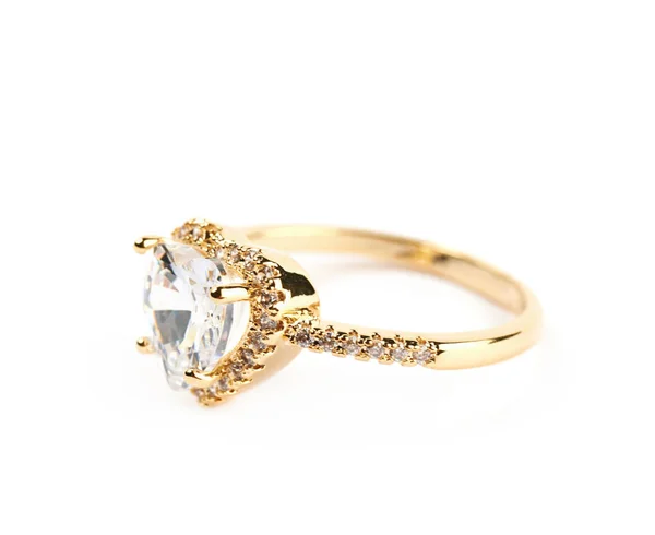 Anel dourado com uma pedra preciosa isolada — Fotografia de Stock