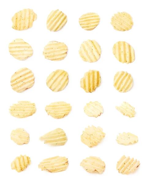 Einzelne Kartoffelchips knusprig isoliert — Stockfoto