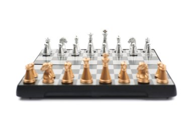 İzole rakamlar ile satranç masası