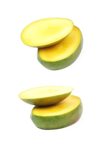 In Scheiben geschnittene Mango-Früchte isoliert — Stockfoto