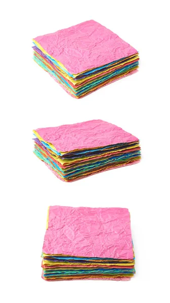 Pilha de folhas de papel amassadas isoladas — Fotografia de Stock