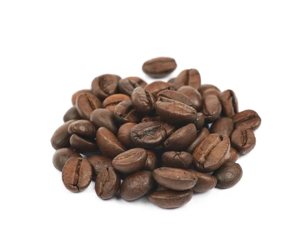 分離されたコーヒー豆の焙煎の山 — ストック写真