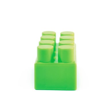 İzole tek oyuncak inşaat bloğu