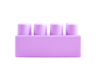 İzole tek oyuncak inşaat bloğu