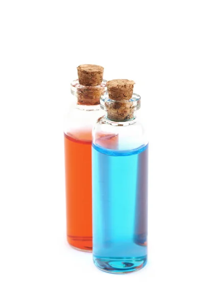 Dvě láhve naplněné barevným kapalina — Stock fotografie