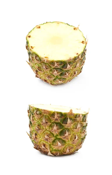 Mitad inferior de una piña aislada — Foto de Stock