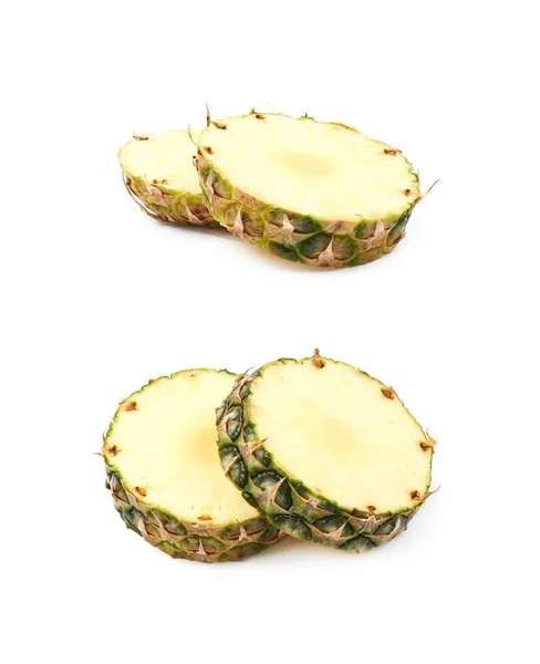 Két ananász szeletekkel elszigetelt — Stock Fotó