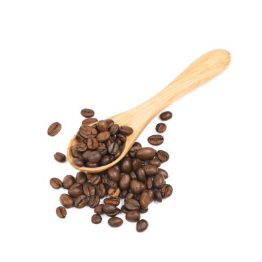 Kavrulmuş kahve çekirdekleri izole yığını