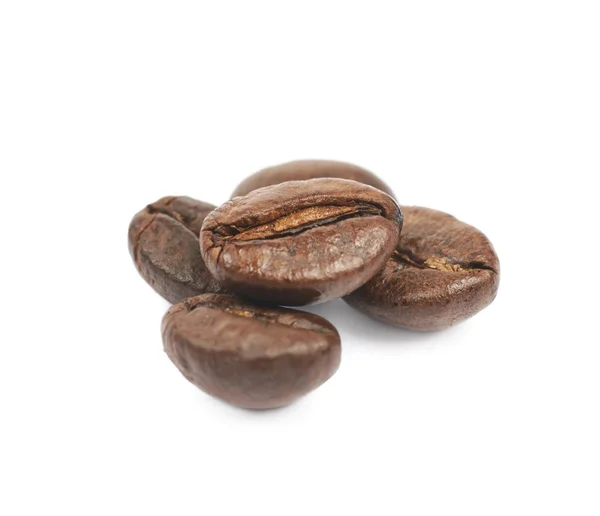 Montón de granos de café tostados aislados —  Fotos de Stock