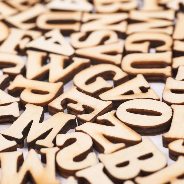 Oberfläche mit Holzbuchstaben bedeckt — Stockfoto