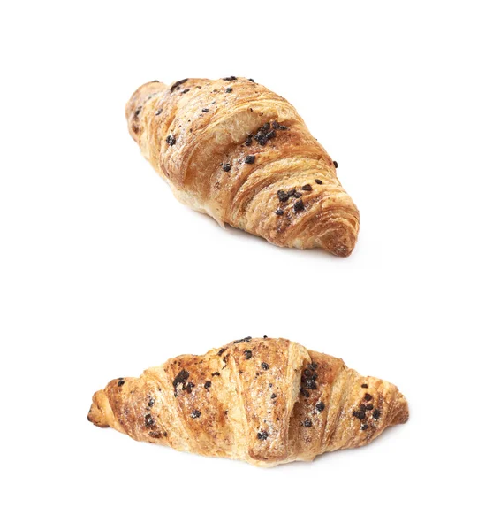 Ciasto czekoladowe croissanty na białym tle — Zdjęcie stockowe