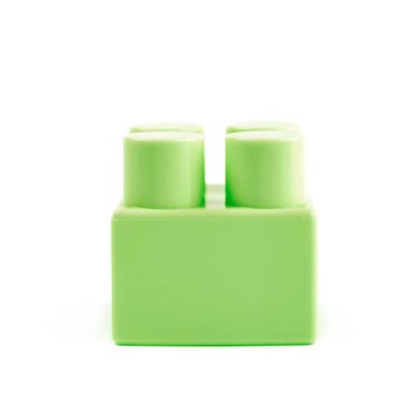 İzole tek oyuncak inşaat bloğu