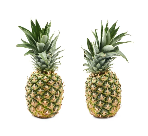Dojrzały ananas owoce na białym tle — Zdjęcie stockowe