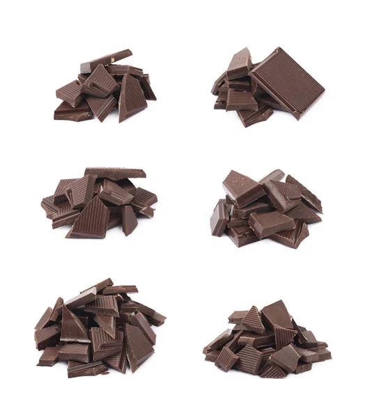 İzole çikolata parçaları yığını — Stok fotoğraf