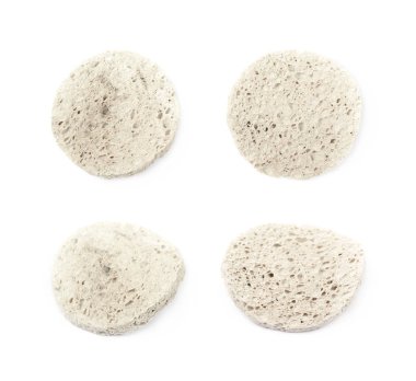 İzole kullanılan makyaj süngeri