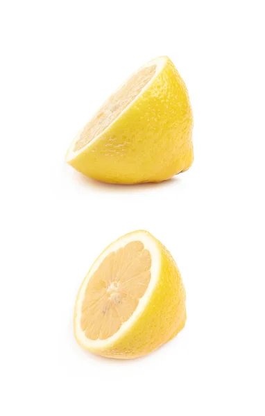 Hälften av en citron frukt isolerade — Stockfoto