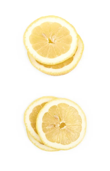 Haufen Zitronenscheiben isoliert — Stockfoto