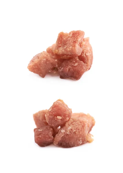 Pilha de pedaços de bacon frito isolado — Fotografia de Stock