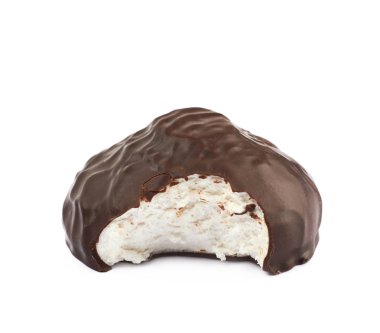 İzole çikolata kaplı marshmallow
