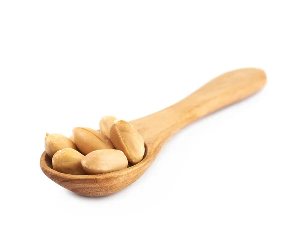 Colher cheia de amendoins isolados — Fotografia de Stock