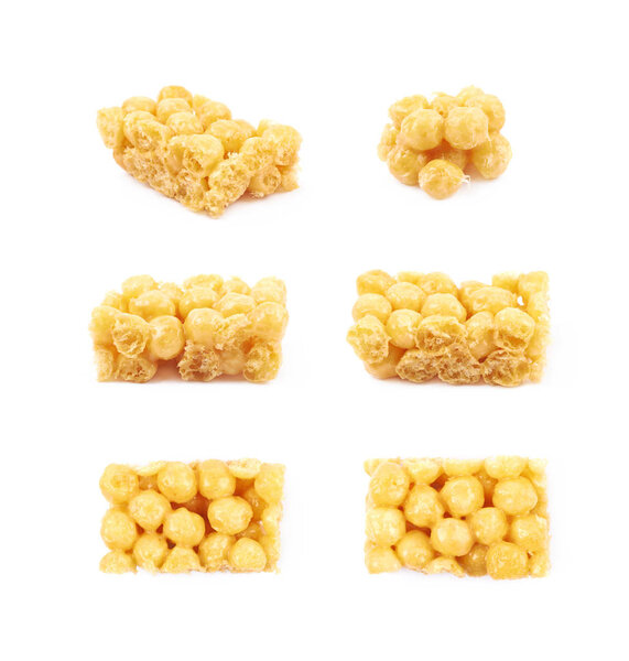 Кукурузные шарики конфеты изолированы

