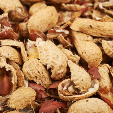 Fıstık kabukları ile kaplı yüzey