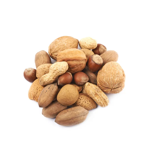 Stapel meerdere soort noten geïsoleerd — Stockfoto