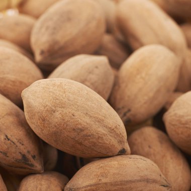 Pekan somun ile kaplı yüzey