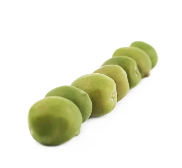 Plusieurs olives vertes alignées — Photo