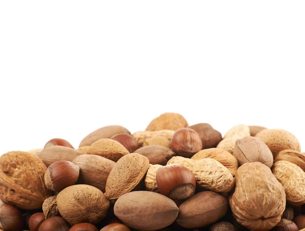 Stapel van noten geïsoleerd — Stockfoto