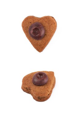 Taze pişmiş zencefilli kurabiye izole