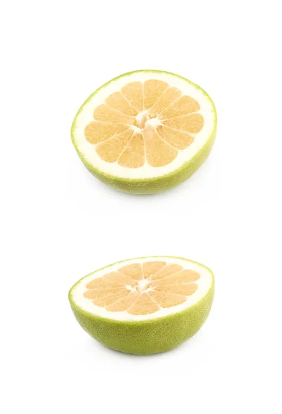Skivad söt grapefrukt isolerade — Stockfoto
